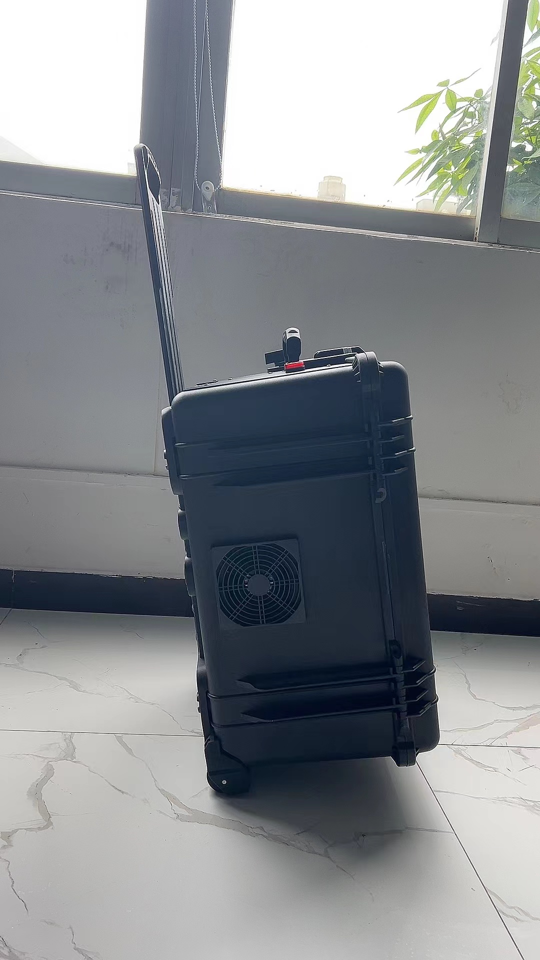 七星关手拉箱型移动通信干扰器